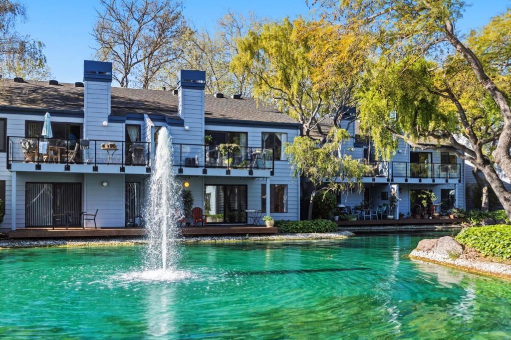 905 W Middlefield Road #975