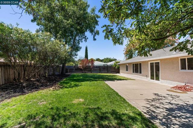 197 Hazel Dr, Pleasant Hill CA: https://media.crmls.org/mediaz/118a9168-a5e3-4507-9b5e-3e2c933cdb9b.jpg
