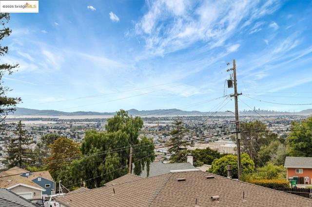 7900 Michigan Ave, Oakland CA: https://media.crmls.org/mediaz/118ae86a-158c-47bf-853b-9c662dd230e8.jpg