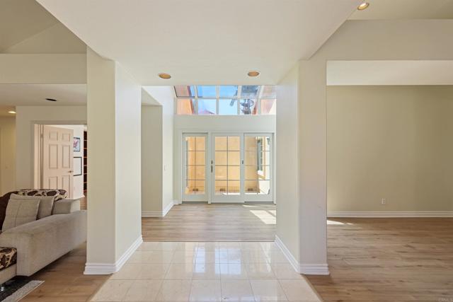 12027 Caminito Corriente, San Diego CA: https://media.crmls.org/mediaz/118b2b9c-baca-4dba-a312-c1f460eca2f8.jpg