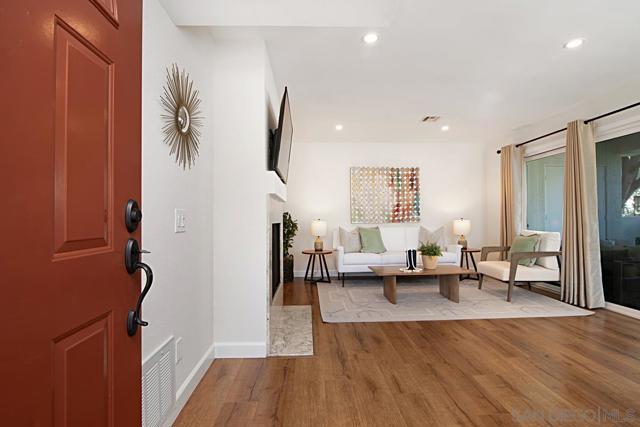 13327 Caminito Ciera, San Diego CA: https://media.crmls.org/mediaz/118b3bc9-ea2e-4fe0-8487-d0429fe65d42.jpg