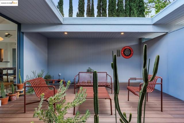 4003 Santa Fe CT, Concord CA: https://media.crmls.org/mediaz/118b729b-3f19-41ca-b647-50b267e40bf3.jpg