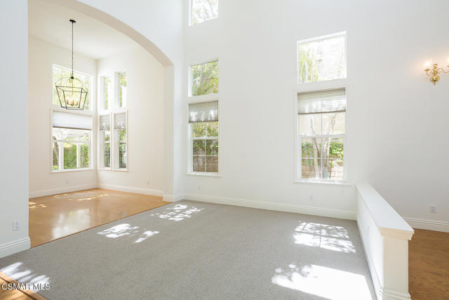1034 Lambourne Place, Oak Park CA: https://media.crmls.org/mediaz/118bbcbc-7c24-4451-99af-eb87d61c3357.jpg
