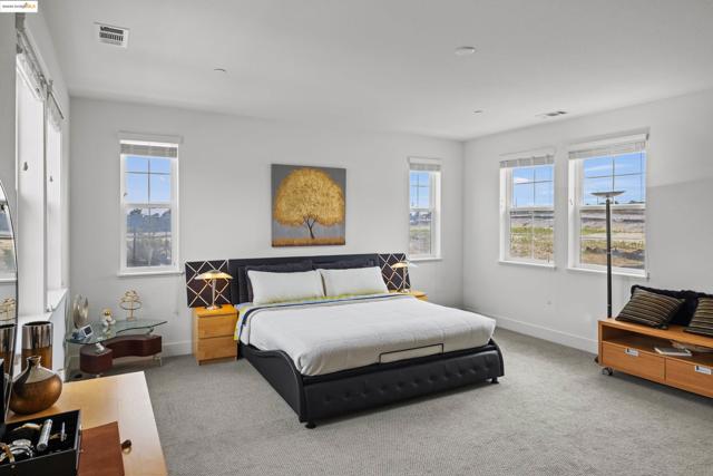 2810 Telegraph Blvd, Marina CA: https://media.crmls.org/mediaz/118bcdd1-797b-4e1a-a3ad-f64dd278ac93.jpg