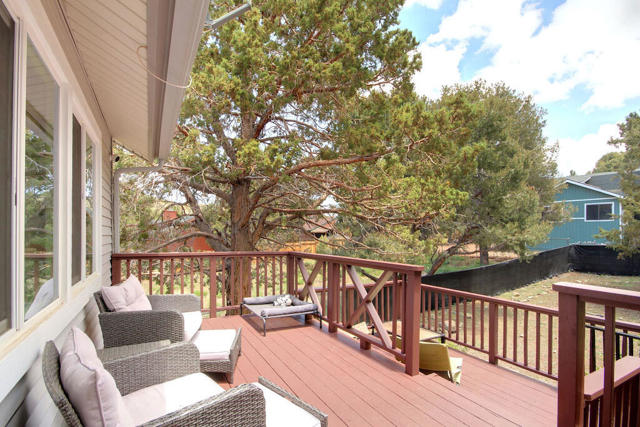 1225 Crestwood Drive, Big Bear CA: https://media.crmls.org/mediaz/118bec5e-d94c-4881-afee-8d8849c2c226.jpg