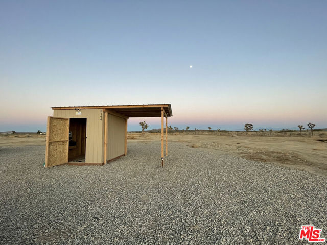 8144 Jefferson Street, Mojave CA: https://media.crmls.org/mediaz/118bf902-067b-4a66-af13-2de63fcdfea1.jpg