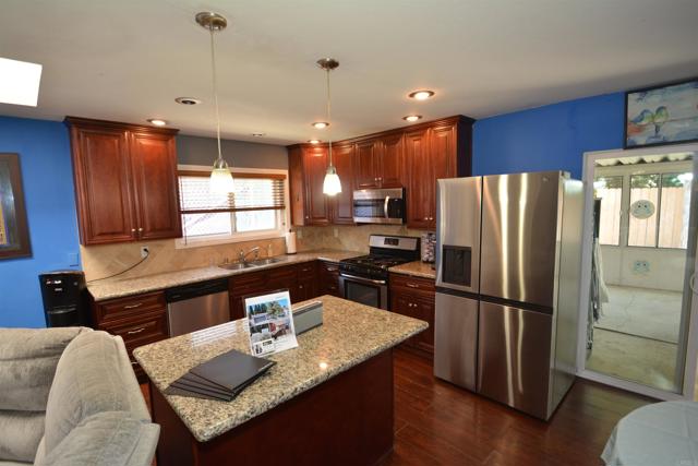 8838 Ashmore, Spring Valley CA: https://media.crmls.org/mediaz/118c0ef7-4fea-4e87-b7a6-ed6298ff95c2.jpg