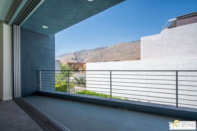1007 Ziel Drive, Palm Springs CA: https://media.crmls.org/mediaz/118c63b0-c1eb-4da4-b985-9e6221a29003.jpg