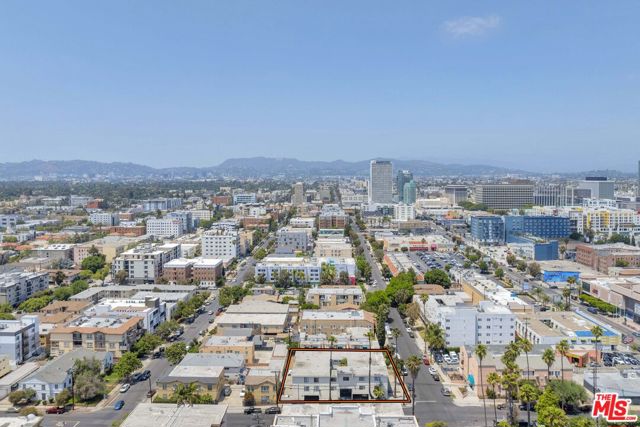 3555 San Marino Street, Los Angeles CA: https://media.crmls.org/mediaz/118c8f0e-9d75-4db2-a797-895c7204e05a.jpg
