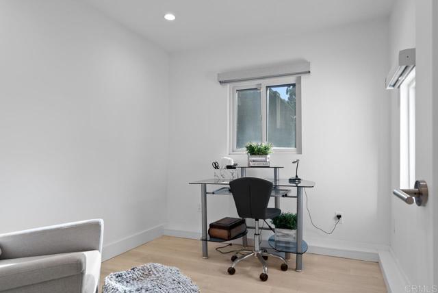 2191 Caminito Del Barco, Del Mar CA: https://media.crmls.org/mediaz/118cfd85-2e46-4fb0-867e-59ee782baedd.jpg