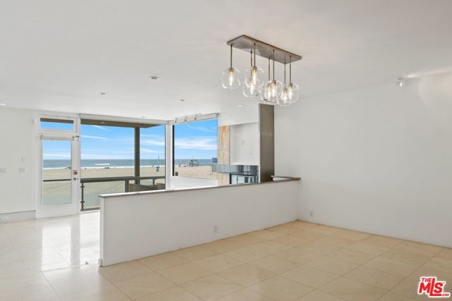 6 Eastwind Street, Marina del Rey CA: https://media.crmls.org/mediaz/118d1664-dfdb-45bb-aea4-7cefec42b688.jpg