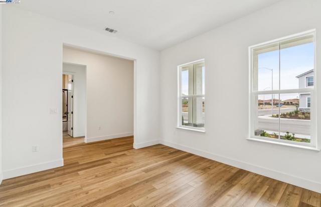 1552 Kasnak Drive, Manteca CA: https://media.crmls.org/mediaz/118e3e2d-bc69-46bd-837b-b45ef3353b5b.jpg