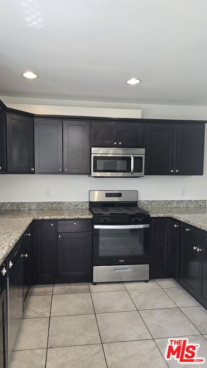 4514 W 11th Place, Los Angeles CA: https://media.crmls.org/mediaz/118e5712-97fe-4378-88b8-046d3712945b.jpg