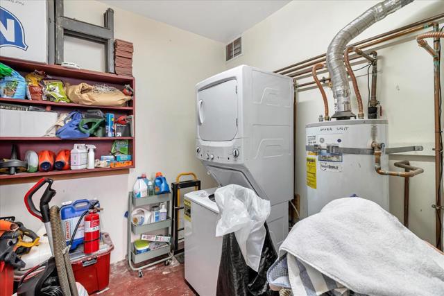 873 Wood Street, Oakland CA: https://media.crmls.org/mediaz/118e5a80-2722-4058-959b-1534a6f6360f.jpg