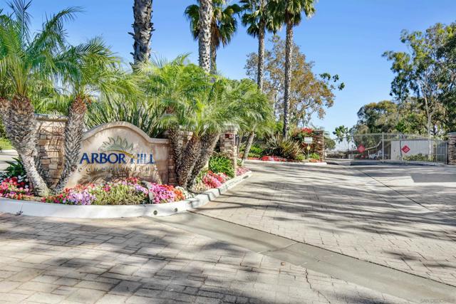 432 Edgehill Ln, Oceanside CA: https://media.crmls.org/mediaz/118ebe60-6b79-410b-8c82-d9a74fd56a22.jpg