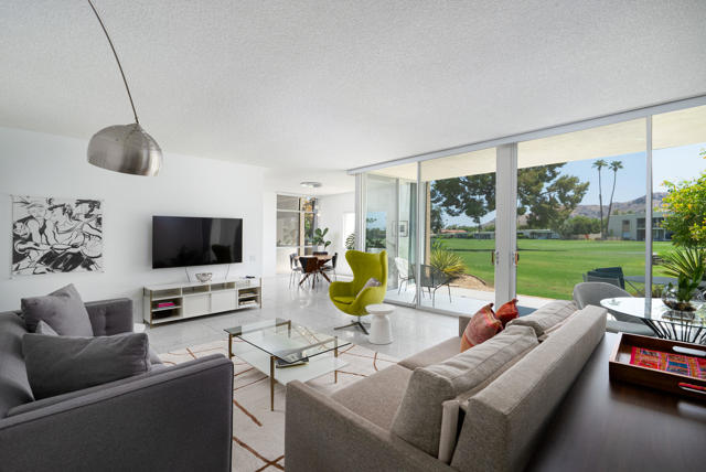 519 Desert Lakes Drive, Palm Springs CA: https://media.crmls.org/mediaz/118f61ed-9abd-414b-8947-63d75337ac31.jpg