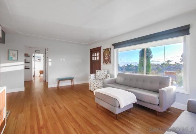 4471 Rolando Blvd, San Diego CA: https://media.crmls.org/mediaz/118f7666-c793-49ea-a360-ba7741369fc8.jpg