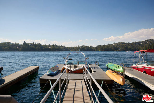 28918 Palisades Drive, Lake Arrowhead CA: https://media.crmls.org/mediaz/118f8d49-f3b3-492d-a251-379d43483007.jpg