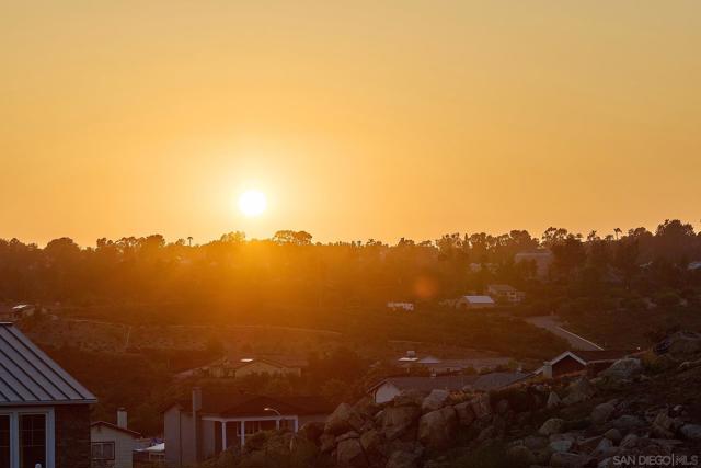 15123 Larchmont St, Poway CA: https://media.crmls.org/mediaz/118ffd32-32e6-4846-9c36-754d1a68306f.jpg