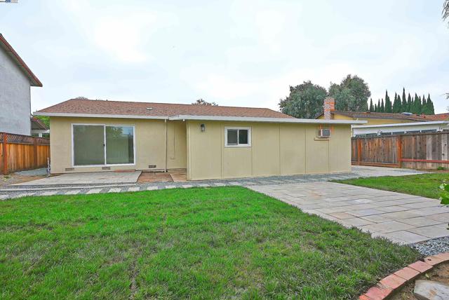 974 Walnut Dr, Oakley CA: https://media.crmls.org/mediaz/119019a9-ae75-460a-b9bd-1d30b25c812f.jpg