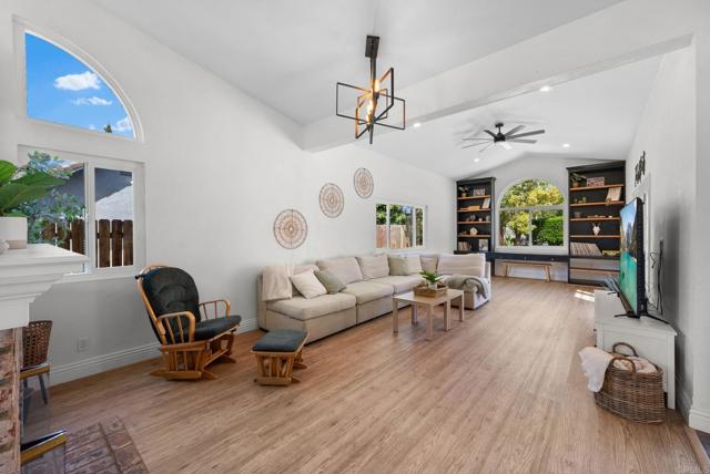 41910 Humber Drive, Temecula CA: https://media.crmls.org/mediaz/11905061-098b-43a4-9401-b5ef8fd28869.jpg