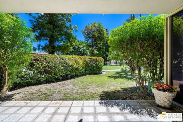 493 Desert Lakes Drive, Palm Springs CA: https://media.crmls.org/mediaz/119055a4-00a7-4fc6-ae56-9c6e8a487e41.jpg