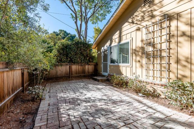 810 Cambridge Avenue, Menlo Park CA: https://media.crmls.org/mediaz/1190a661-951b-4bbe-953f-69c6af979e25.jpg