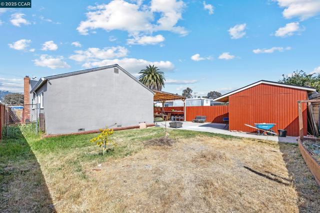 7447 Lockwood St, Oakland CA: https://media.crmls.org/mediaz/11936361-8d3c-45a8-abae-1cb3d585ac5d.jpg