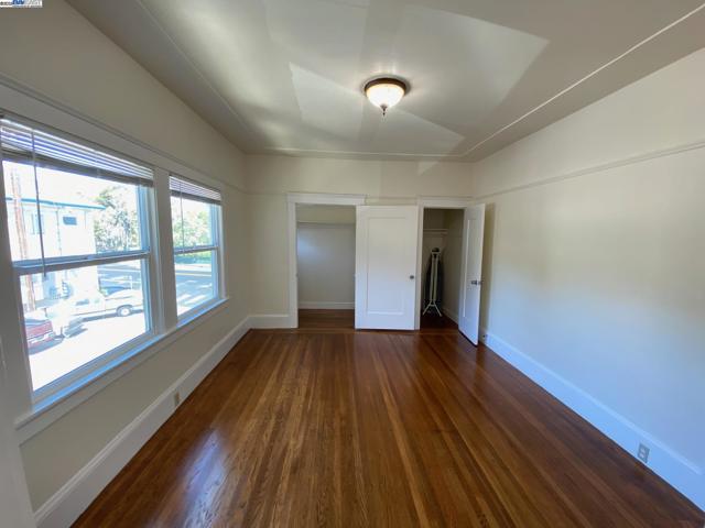 2004 Park Blvd, Oakland CA: https://media.crmls.org/mediaz/11939b9c-fb83-431f-acb2-ca5fa132a30c.jpg
