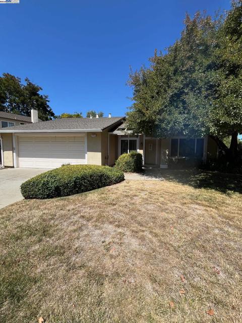 4205 Mairmont Dr, Pleasanton CA: https://media.crmls.org/mediaz/1193e6aa-b694-412b-8eef-2a6a00369c9d.jpg
