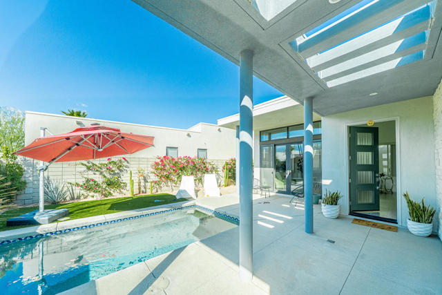 814 Nugget Lane, Palm Springs CA: https://media.crmls.org/mediaz/11945338-0246-40bf-99b6-3204743cc3cf.jpg