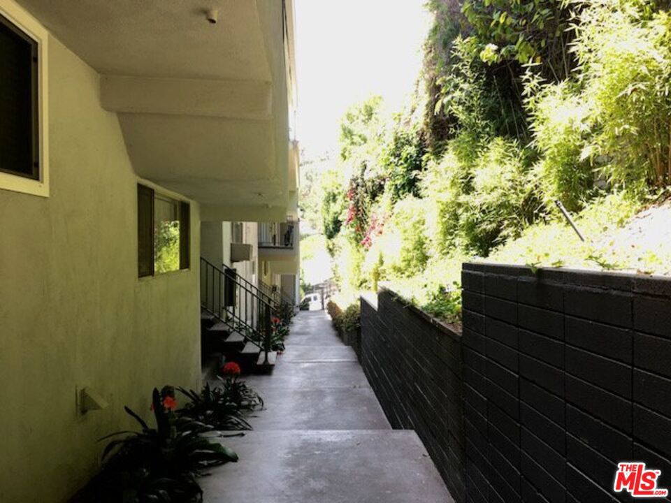 https://media.crmls.org/mediaz/11948e65-10d5-4ee4-a1ea-d9134a48f474.jpg?preset=X-Large