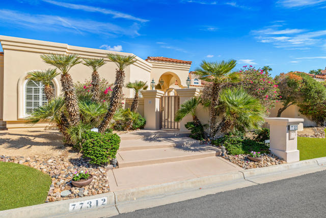 77312 Coyote Creek Path, Indian Wells CA: https://media.crmls.org/mediaz/11949afd-921a-4a51-b013-43976c1084e6.jpg
