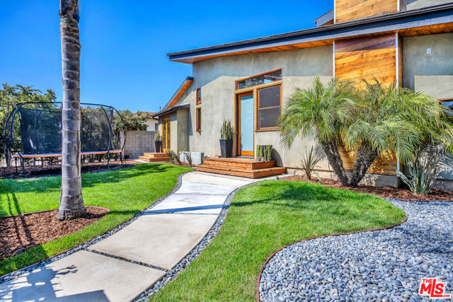 4450 Campbell Drive, Los Angeles CA: https://media.crmls.org/mediaz/119530b9-8e59-4d56-b98a-f76439ba7221.jpg