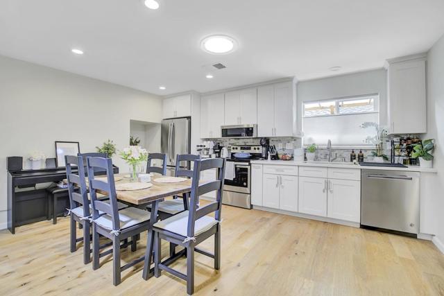 667 Cuesta Drive, Los Altos CA: https://media.crmls.org/mediaz/11956c3b-3e32-43e3-abec-adf1c4dd6c45.jpg