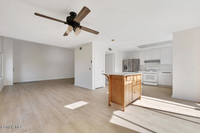 170 Spanish Moss Place, Camarillo CA: https://media.crmls.org/mediaz/11957320-0e68-4c1d-ba4e-66bd9c48c2fd.jpg