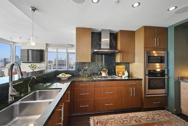 Detail Gallery Image 3 of 44 For 325 Seventh Ave #2104,  San Diego,  CA 92101 - 2 Beds | 2 Baths