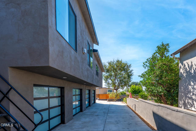 1818 New York Drive, Altadena CA: https://media.crmls.org/mediaz/11963d2d-363a-403c-909c-a070f034b333.jpg