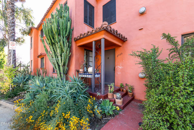 Detail Gallery Image 4 of 23 For 2309 Vista Gordo Dr, Los Angeles,  CA 90026 - – Beds | – Baths