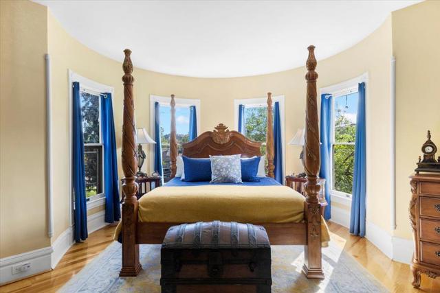 223 N Oregon Street, Yreka CA: https://media.crmls.org/mediaz/1196cf79-508d-48cc-b28e-9098609f0896.jpg