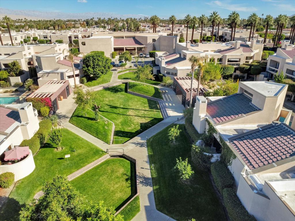 https://media.crmls.org/mediaz/119735f0-f4a7-44b9-be3f-8c9efee70109.jpg?preset=X-Large