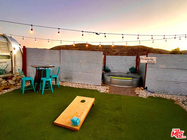 62177 Jericho Way, Joshua Tree CA: https://media.crmls.org/mediaz/119765b4-8d96-4d42-ad43-96fe63c96086.jpg