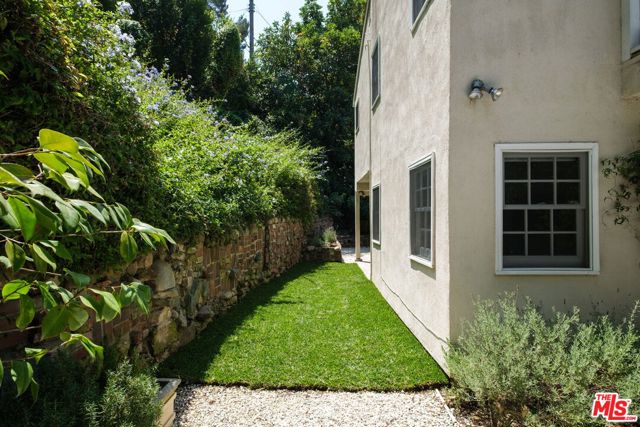 2204 Stanley Hills Drive, Los Angeles CA: https://media.crmls.org/mediaz/1197cb3c-a1d1-4431-8bb8-517234f75d29.jpg
