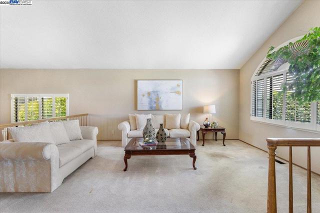 6444 Boone Dr, Castro Valley CA: https://media.crmls.org/mediaz/11980b05-1dc1-4bd7-b911-c115bf688760.jpg