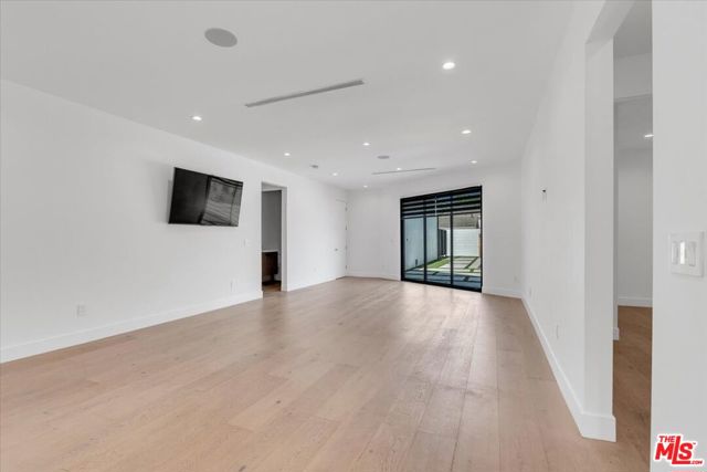 5456 Hazeltine Avenue, Sherman Oaks CA: https://media.crmls.org/mediaz/1198c2eb-41c9-4f2a-9fef-48507dac9238.jpg