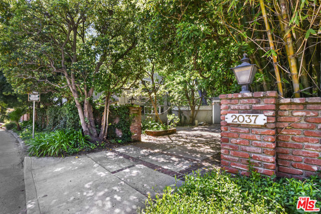 2037 Benedict Canyon Drive photo 1