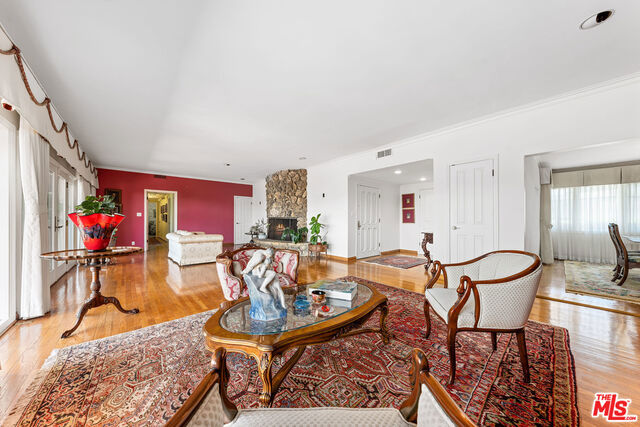 Image 6 of 39 For 821 Glenmere Way