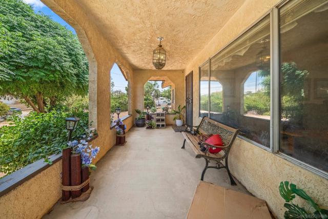 7520 Oakwood Ave, Hesperia CA: https://media.crmls.org/mediaz/11993f6e-64f8-471a-bc2a-a062baaf41b0.jpg