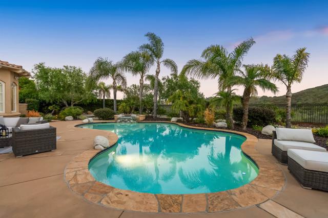 4695 Rancho Verde Trl, San Diego CA: https://media.crmls.org/mediaz/1199670a-645d-40fb-9e06-858927eebd1f.jpg