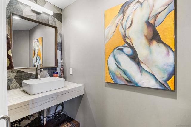 3740 Park Blvd, San Diego CA: https://media.crmls.org/mediaz/119a25c6-08b8-4b7e-b4be-1d714e5488cc.jpg